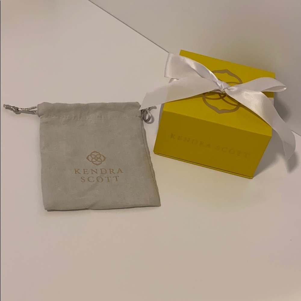 Kendra Scott dustbag and gift box